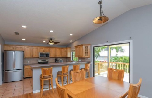 Cortez House | WALKING DISTANCE TO CORTEZ VILLAGE AND SHOPS AND RESTAURANTS.