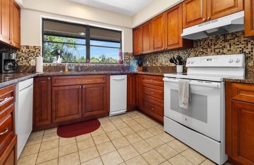 Homosassa House | Water Front Property w/Direct Access to The HOMOSASSA RIVER!