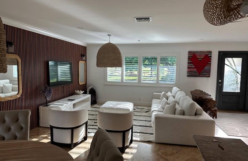 Homestead House | WATERFALL RETREAT OASIS