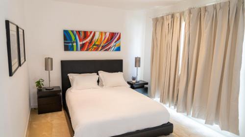 Central Beach Apartment | Waterfront- 4 BR 3 Bath, intercostal,pool,5 min walk to beach-8