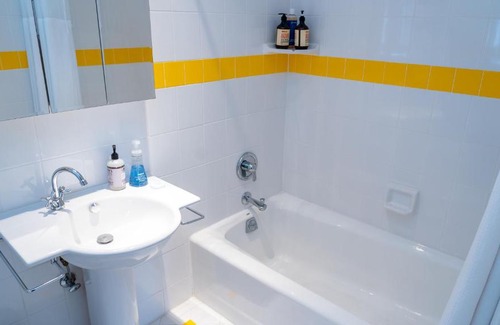 Central Beach Apartment | Waterfront- 4 BR 3 Bath, intercostal,pool,5 min walk to beach-8