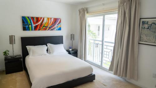 Central Beach Apartment | Waterfront- 4 BR 3 Bath, intercostal,pool,5 min walk to beach-8