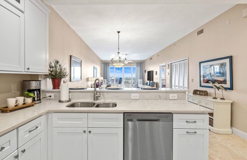 Clearwater Beach Condo | Waterfront Breeze Condo | Pool | Water views