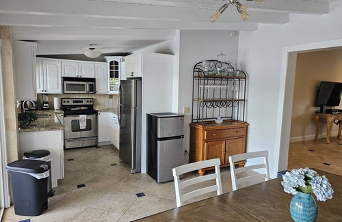 Pompano Beach House | Waterfront Intercostal Family- House, walking distance to the Beach