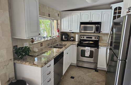 Pompano Beach House | Waterfront Intercostal Family- House, walking distance to the Beach