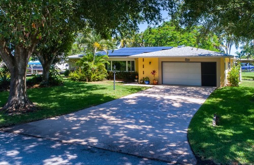 Yacht Club House | Waterfront! Oversize Corner Yard, Dock w/lift, Hot Tub & Pool