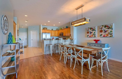 Clearwater Beach Condo | Waterfront, Spacious Balcony, 2 King Bedrooms! Free Cable & Wi-Fi, W/D, Pool, Hot Tub-304 Island Key