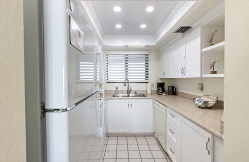 New Smyrna Beach Condo | Weekly Special! Comfortable Unit With Ocean View! Beachfront Pool! - OT403