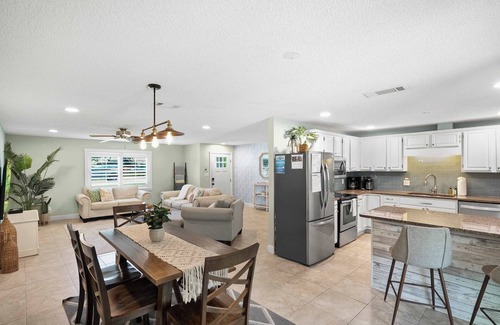 Vilano Beach House | Welcome Basket, Pool, By Beach, Fire Pit, BBQ, PS4