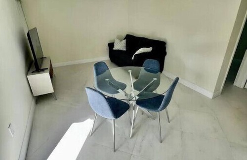 Midtown Apartment | Well located cozy apartment MIA4