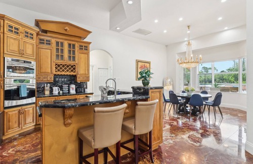 Hunt Club House | West Palm Beach Spacious 4BR Pool Hot Tub Gym BBQ King Beds