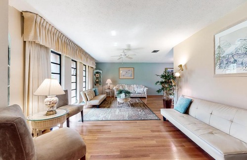 Biggar House | Whiskey Creek Casa