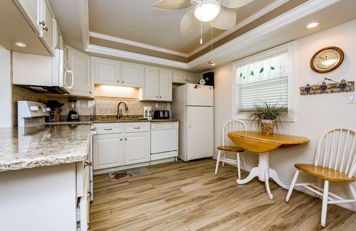 New Smyrna Beach Condo | Win-San A104 stones throw to Flagler Ave!