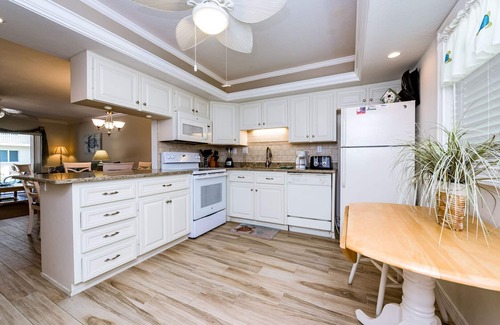 New Smyrna Beach Condo | Win-San A104 stones throw to Flagler Ave!