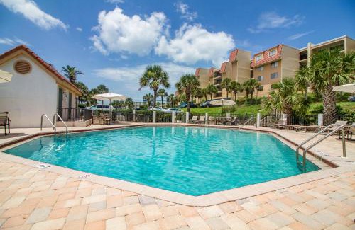 Crescent Beach Apartment | Windjammer 316