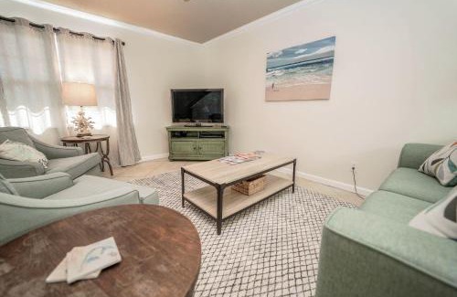 Miramar Beach Apartment | Woodland Shores by Panhandle Getaways