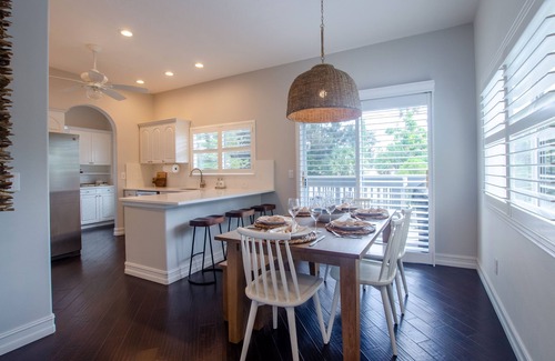 Treasure Island House | You Belong on a Beach ! Walk to Beach - Food - Bar ! Fully Stocked Kitchen