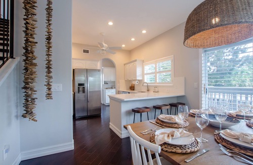 Treasure Island House | You Belong on a Beach ! Walk to Beach - Food - Bar ! Fully Stocked Kitchen