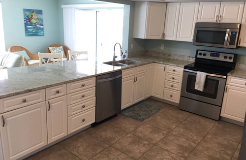 Oakland Hills House | YOUR HAPPY PLACE IN THE SUN! Newly Renovated Pool Home Near Beaches & Golf.