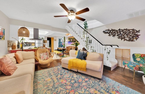 Old Seminole Heights House | Zen Jungle House by Busch Gardens with Bikes, Game Room & Fenced Yard!
