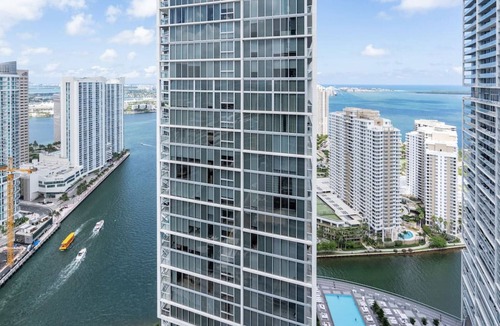 Downtown Miami Apartment | 0142 Skyline Serenity 1B/1B – 10% Off for Thanksgiving