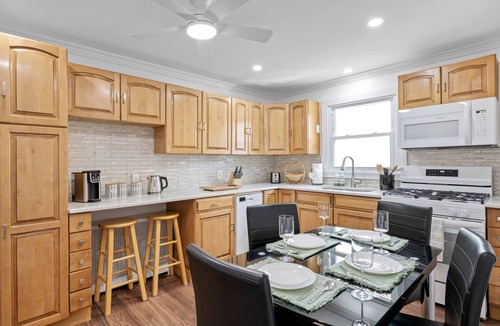 North Brunswick House | 1.5 mi to Rutgers University, RWJ, Saint Peter's, Pet Friendly, Laundry, Parking