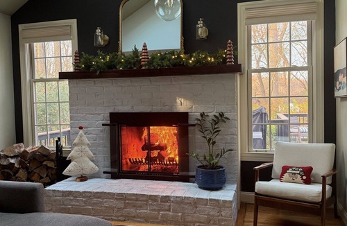 Berwyn House | 1.7 Miles from PGA Championship - tremendous outdoor space with back deck