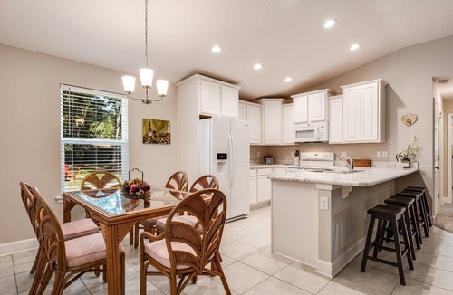 Lakeside House | 1 Acre |Dogs Ok |Firepit |Level 2 EV Charger |Book Moody Woods Next Door for More