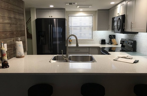 New Smyrna Beach Condo | 1 Bdrm.2025 Year round time slots .Great View & Reviews.on the no drive sand