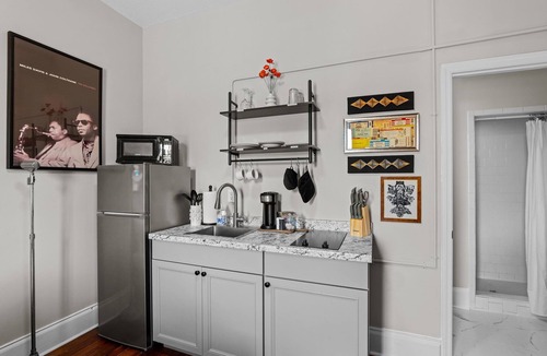 Olde Town Augusta Apartment | 1 bedroom, 1 bathroom studio apartment in Downtown Augusta. The sleeping arrangements for this unit is a full-sized bed.