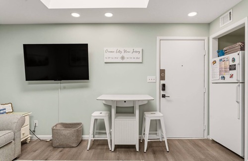 North End Condo | 1 Bedroom Condo Next to Boardwalk with Parking, Pool and Hot Tub