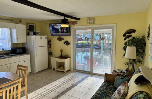 Homosassa Cottage | 1-bedroom cottage and private boat dock on deepwater canal close to the springs