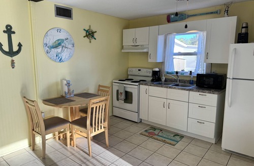 Homosassa Cottage | 1-bedroom cottage and private boat dock on deepwater canal close to the springs