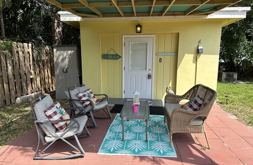 Lake Worth Corridor Cottage | 1 Bedroom House,Fenced Backyard, Private Patio, Firepit, Grill, Driveway Parking