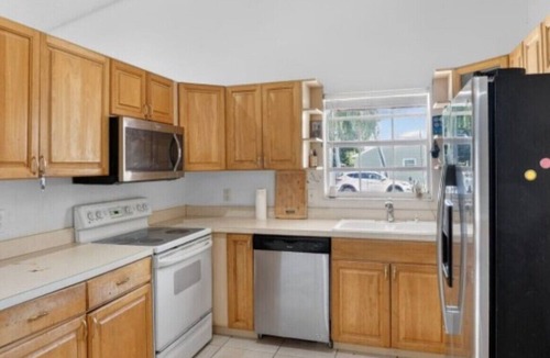 Lake Worth House | 1 bedroom in a townhome in quite Greenacre