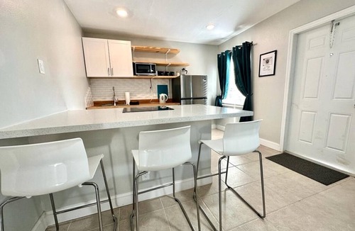Edgewood Apartment | 1-bedroom in Fort Lauderdale w/FREE Parking,Kitchen,Patio-8mins from FLL Airport