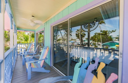 Captiva Cottage | 1-bedroom second floor Captiva Suite, walking distance to beach