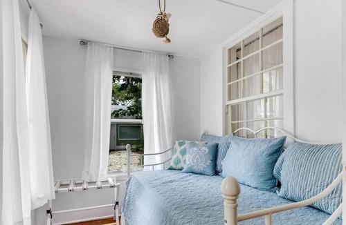 Longbeach Village Apartment | 1 Bedroom Single family 94553 by Houzlet
