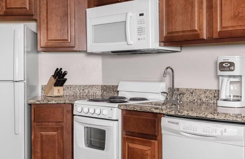 Smith's Memento Resort | 1 Bedroom Suite at Club Wyndham Ocean Walk