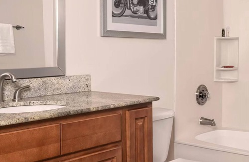 Smith's Memento Resort | 1 Bedroom Suite at Club Wyndham Ocean Walk