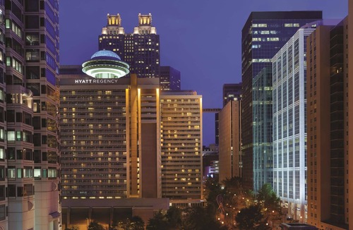 Peachtree Center Hotel | 1-Bedroom Suite at a 4⭐️ Hotel