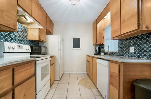 Coquina Gables Apartment | 1 Block to Beach & A Street Apt with Patio/Parking