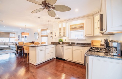 Margate City House | 1 BLOCK TO BEACH & DINING, beautifully updated, park 3 cars!