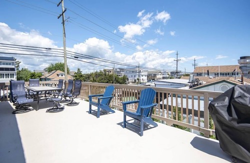 Ship Bottom House | 1 block to beach - Great for large/multiple families