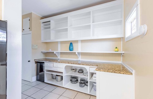 Historic Seaport House | 1 Block to Duval St | Banana's Foster Guesthouse