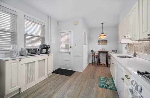 Atlantic City House | 1 BLOCK TO THE BEACH, RESTAURANTS & NIGHTLIFE