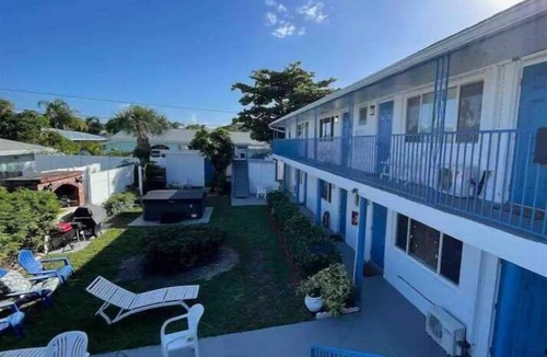 Palm Beach Shores Condo | 1 Block Walk to the Beach, Fun in the Sun!
