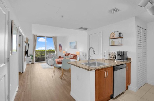 Boynton Beach Condo | 1 br 2bed LakeView Rooftop Pool