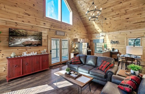 Sevierville Cabin | #1 Cabin |Hot tub|Arcades|Buc-ees|Dollywood |GSMNP