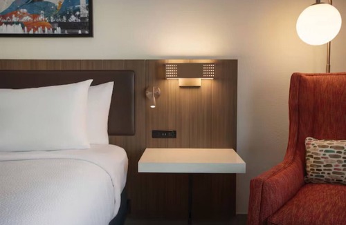Downtown Atlanta Hotel | 1 King Corner Room at Hilton Garden Inn Atlanta Downtown